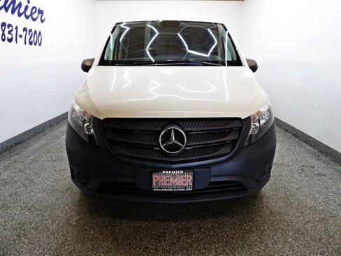 Used 2019 Mercedes-Benz Metris image 2