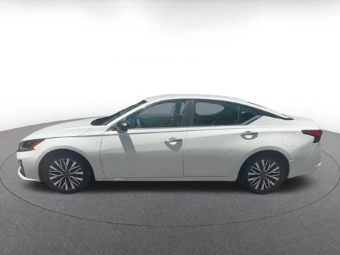 Used 2025 Nissan Altima 2.5 SV FWD image 9