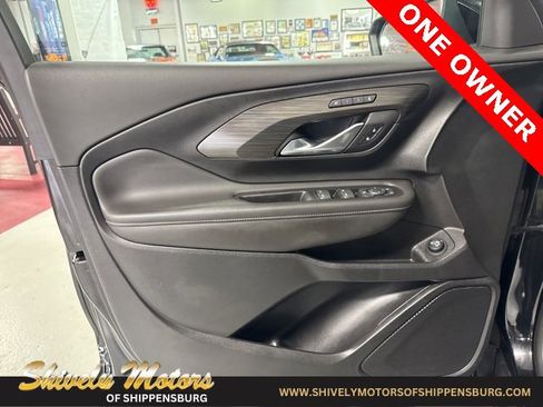 Used 2022 GMC Terrain SLT w/ Tech Package image 11