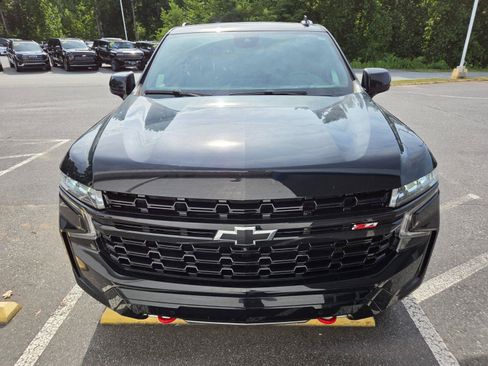 Used 2024 Chevrolet Suburban Z71 w/ Luxury Package AWD/4WD image 2