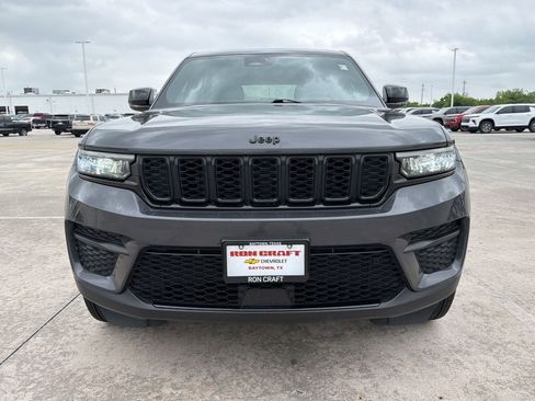 Used 2024 Jeep Grand Cherokee Altitude RWD image 5