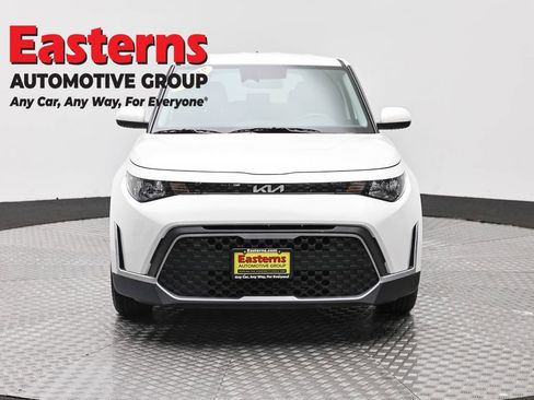 Used 2024 Kia Soul LX w/ Option Group 015 FWD image 2