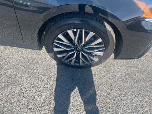 Used 2025 Nissan Altima 2.5 SV FWD image 31