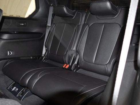 Used 2025 Jeep Grand Cherokee L Limited w/ Black Appearance Package RWD image 20