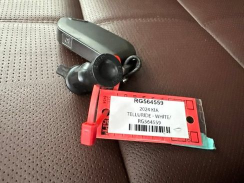 Certified 2024 Kia Telluride SX w/ Towing Package AWD/4WD image 31