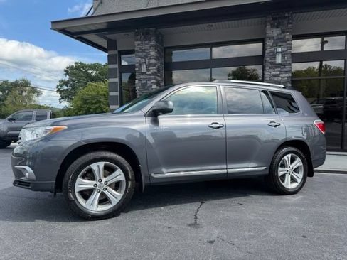 Used 2011 Toyota Highlander Limited w/ Tow Pkg AWD/4WD image 13