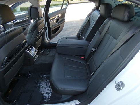 Used 2022 BMW 745e xDrive image 48