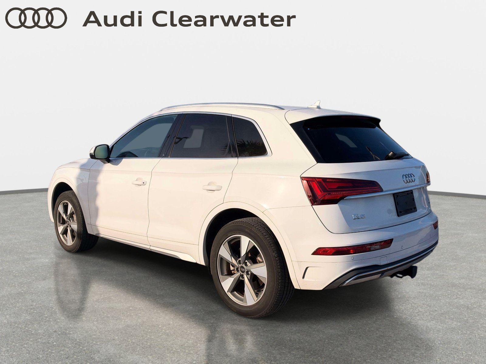 Used 2023 Audi Q5 2.0T Premium w/ Convenience Package AWD/4WD image 2