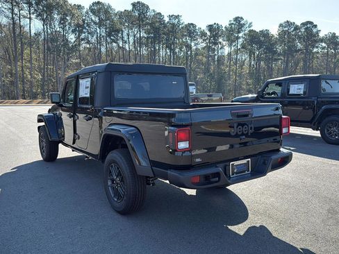New 2025 Jeep Gladiator Sport image 5