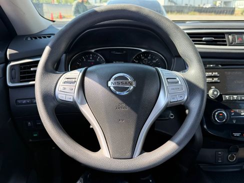 Used 2016 Nissan Rogue SV FWD image 23
