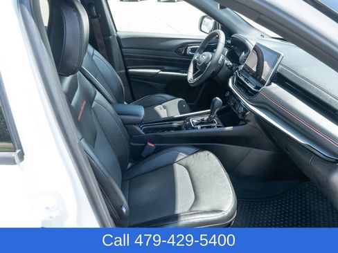 Used 2025 Jeep Compass Trailhawk AWD/4WD image 41