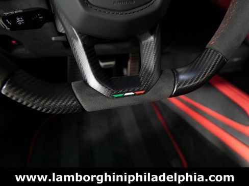 Used 2024 Lamborghini Revuelto image 21