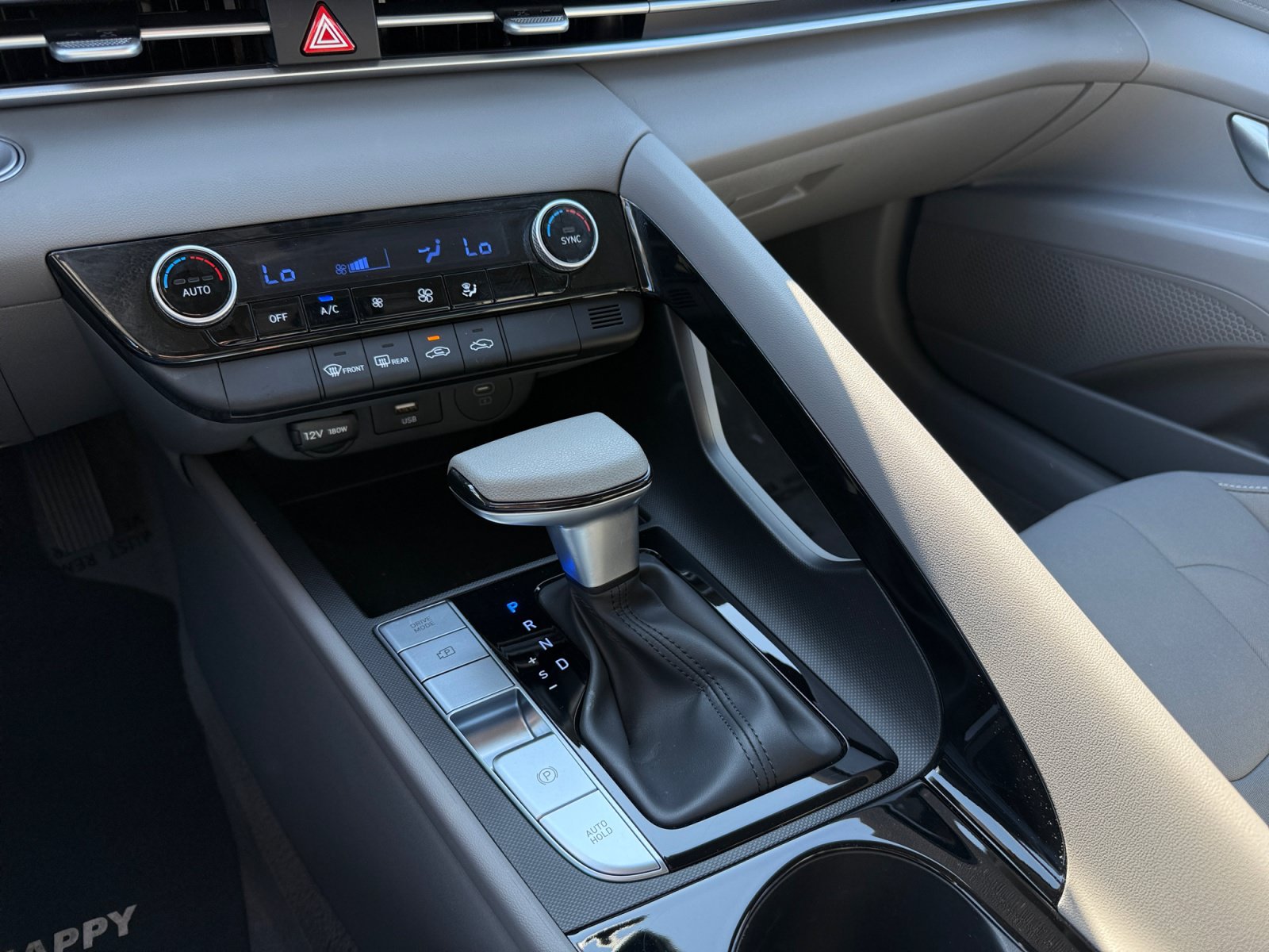 Certified 2026 Hyundai Elantra Hybrid FWD image 13