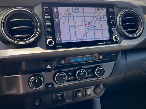 Used 2022 Toyota Tacoma TRD Sport w/ TRD Premium Sport Package AWD/4WD image 39