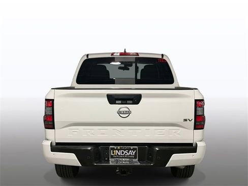 Used 2024 Nissan Frontier SV w/ SV Convenience Package image 11