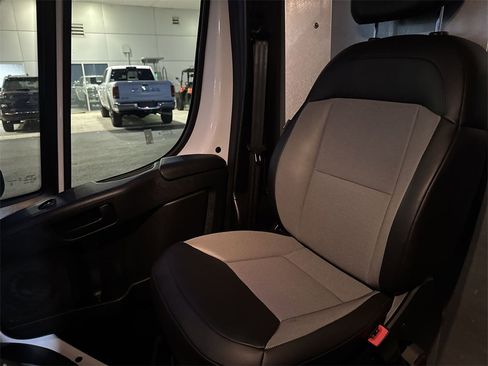 Used 2023 RAM ProMaster 2500 image 21