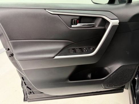 Used 2022 Toyota RAV4 XLE Premium image 31