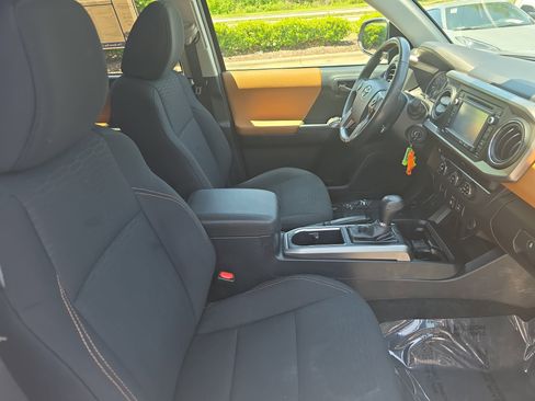 Used 2019 Toyota Tacoma SR5 RWD image 10