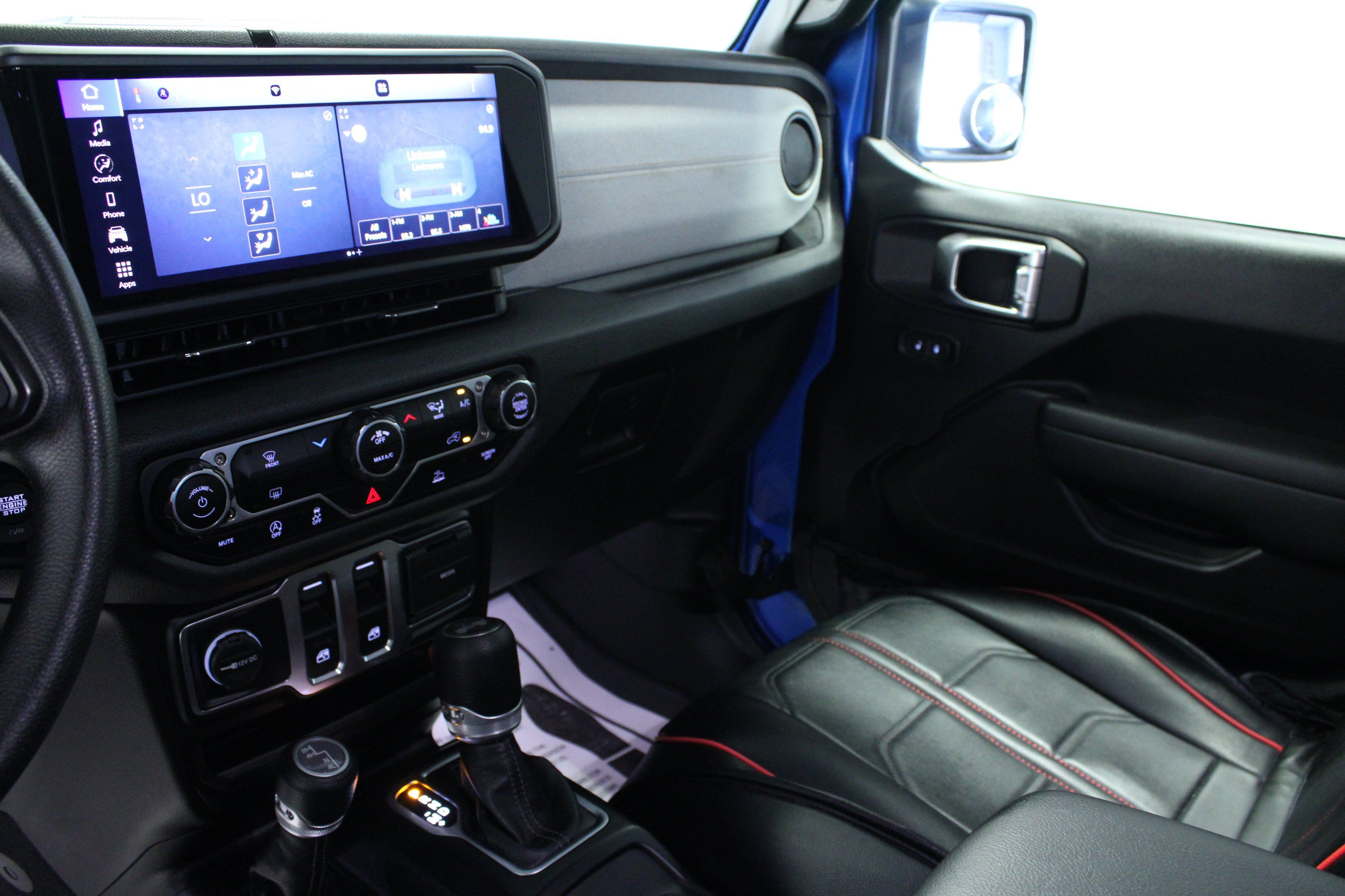 Used 2025 Jeep Wrangler Sport AWD/4WD image 18
