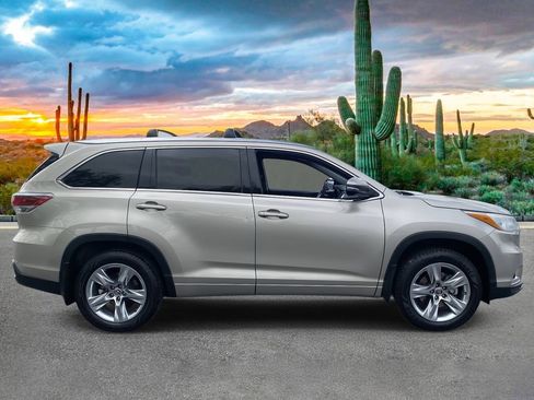 Used 2016 Toyota Highlander Limited Platinum image 2