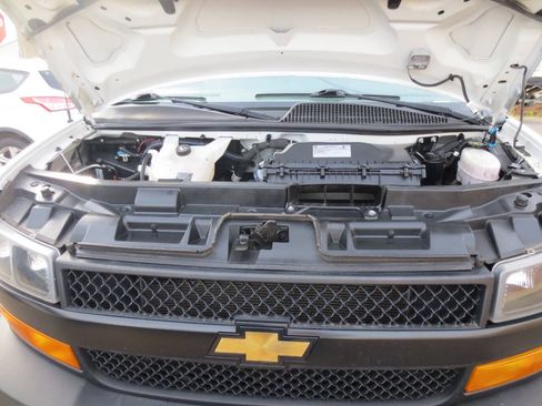 Used 2022 Chevrolet Express 2500 w/ Driver Convenience Package RWD image 4
