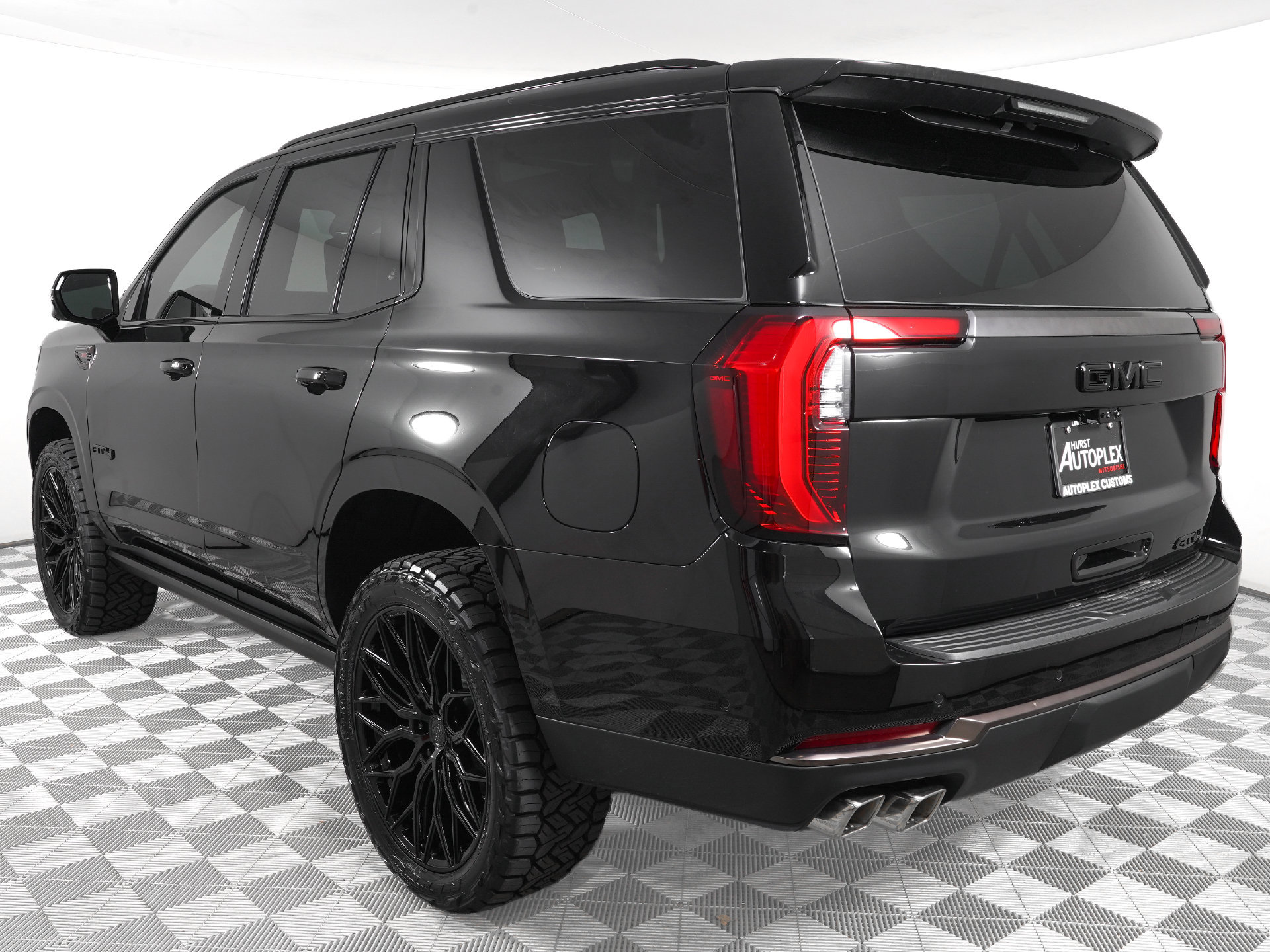 Used 2026 GMC Yukon AT4 Ultimate w/ LPO, Floor Liner Package AWD/4WD image 8