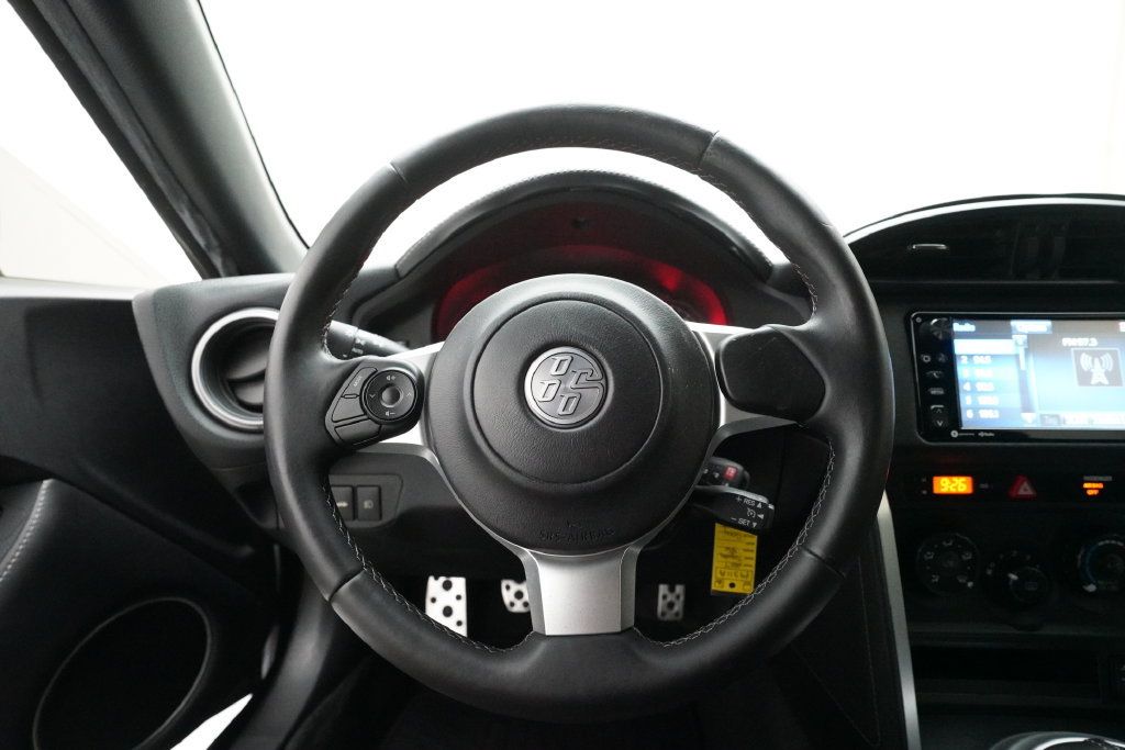 Used 2017 Toyota 86 RWD image 4