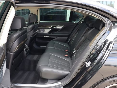 Used 2018 BMW 750i image 38