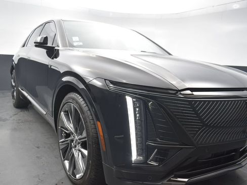 Certified 2024 Cadillac Lyriq Luxury AWD/4WD image 38