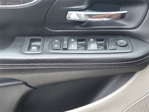 Used 2011 Chrysler Town & Country Touring image 21