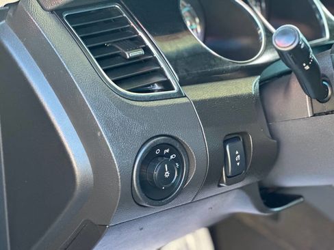 Used 2010 Ford Taurus Limited image 16