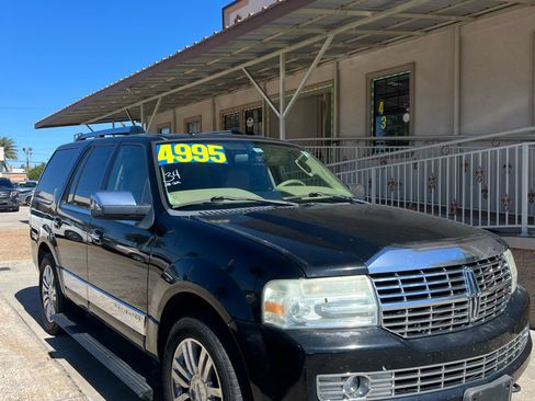 Used 2008 Lincoln Navigator 2WD image 2