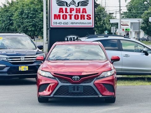Used 2019 Toyota Camry SE FWD image 2