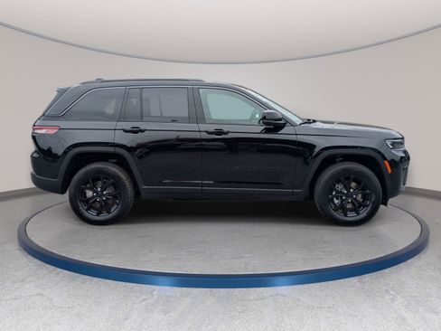 New 2026 Jeep Grand Cherokee Altitude AWD/4WD image 4