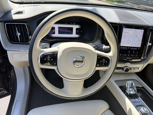 Certified 2023 Volvo XC60 B5 Ultimate w/ Protection Package Premier FWD image 18
