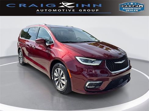 Used 2021 Chrysler Pacifica Touring-L image 1