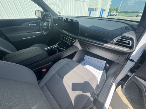 Used 2026 Chevrolet Traverse LT w/ Driver Confidence Package FWD image 28