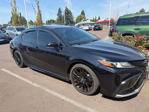 Used 2022 Toyota Camry XSE w/ Navigation Package FWD image 3