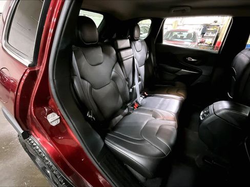 Used 2019 Jeep Cherokee Limited image 19