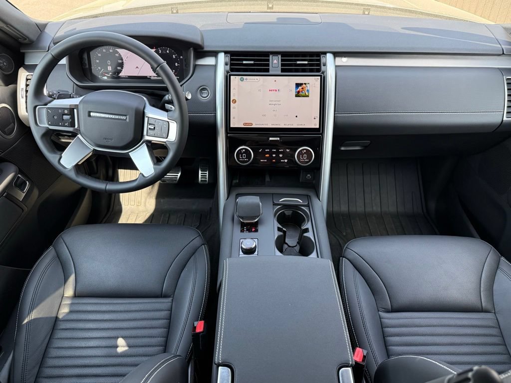 Certified 2025 Land Rover Discovery Dynamic SE AWD/4WD image 17