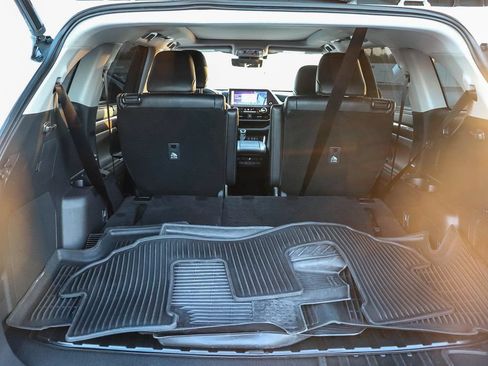 Used 2023 Toyota Highlander Platinum FWD image 30
