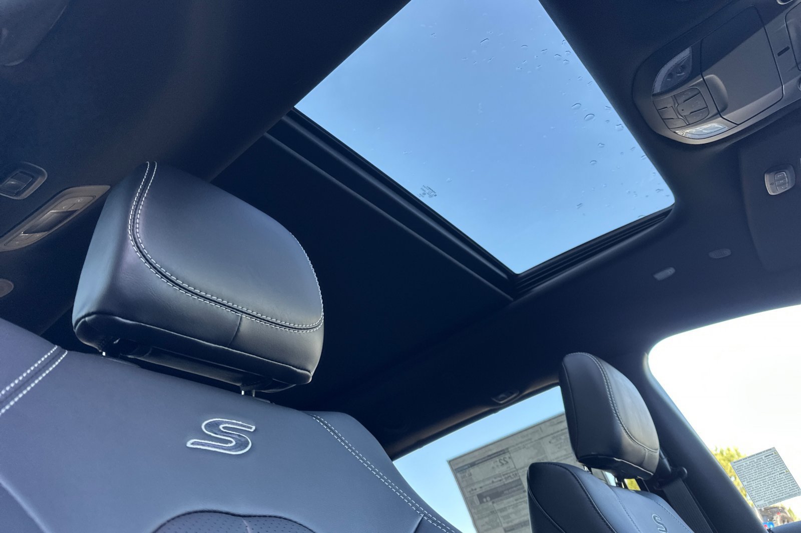 New 2026 Chrysler Pacifica Select w/ S Appearance Package FWD image 18