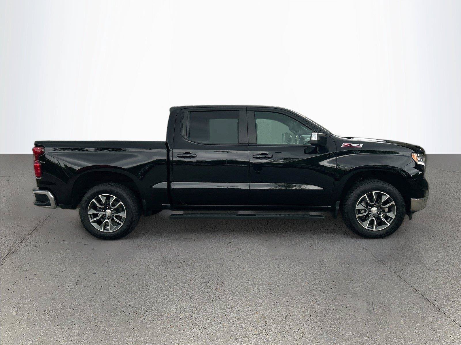 Used 2024 Chevrolet Silverado 1500 LT AWD/4WD image 3