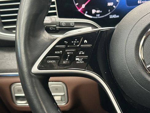 Used 2025 Mercedes-Benz GLE 450e 4MATIC image 32