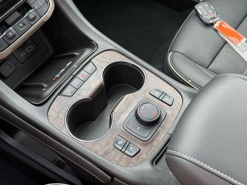 Used 2023 GMC Acadia Denali w/ Denali Technology Package image 43