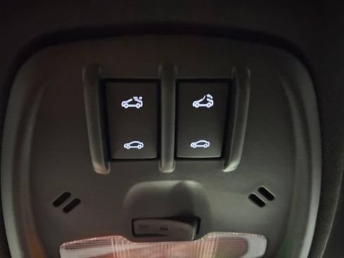 Used 2025 Chevrolet Trax RS w/ Sunroof Package FWD image 35