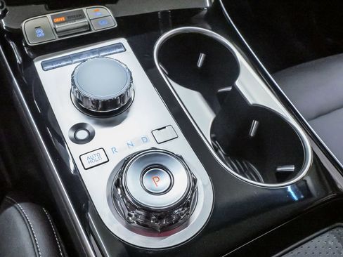 Certified 2026 Genesis GV70 2.5T AWD/4WD image 17