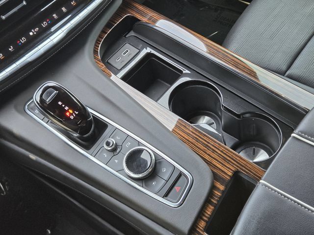 Used 2021 Cadillac Escalade Premium Luxury RWD image 19