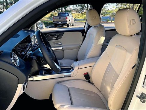 Used 2025 Mercedes-Benz GLB 250 4MATIC image 27