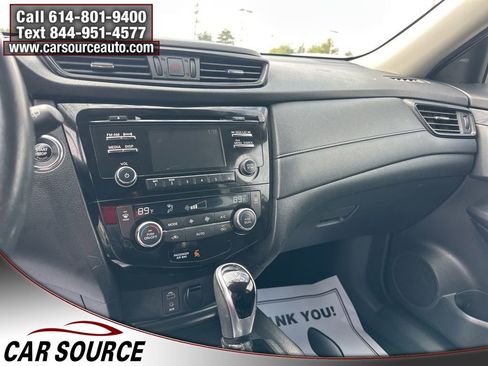 Used 2017 Nissan Rogue SV image 22